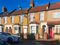 Clarence House 3 Bedrooms 8Min to Station E17 North East London 월섬스토 센트럴역 주변 호텔