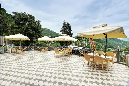 Ganeshwaram Hotel & Restaurant, Bhowali, Nainital Отели рядом с достопримечательностью «Shree Kainchi Hanuman Mandir»