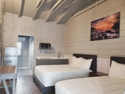 Hollywood Gardens Inn & Suites Hotels near The Undercover Unit