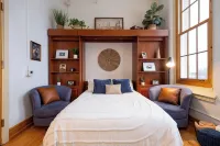 NEW - The Vino Vista Retreat - A Historical stay in Traverse City, MI Hotels near Clinch Park