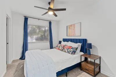 Round Rock Retreat: Near Downtown RR Kalahari Lodge Card Club Hot tub Game Room Hotels near Walgreens