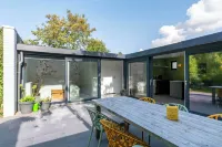 Bungalow in Sint Maartenszee with Garden Views