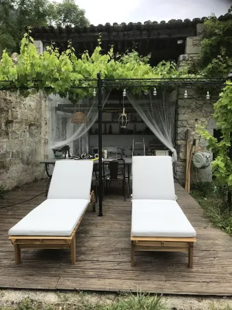 Into the wild: Charming house, surrounded by nature, large private pool. Отели в г. Дром