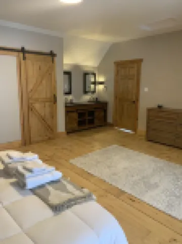 5000 sq ft luxury vacation home with 6 bedrooms 7 bathroom.