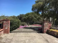 Secluded wine country retreat,  full kitchen