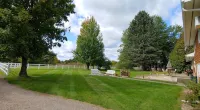 86" TV, Sauna, Firepit, Gym, Ping Pong, Pool, Foosball, Plenty of Parking, Grill