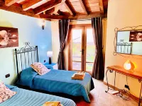 Large Heated Pool, Hot Tub, Bar, Games Room, Gym, 2 Caves, New Outdoor Kitchen