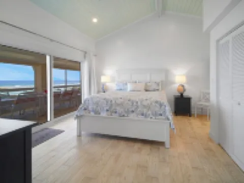 Coral Loft 4BR + 1 BR Oceanfront Villa w/ Private Pool & Beach in Grand Cayman Hotels in North Side