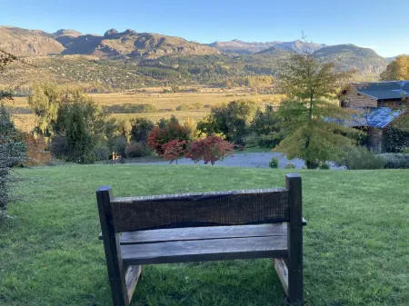 Beautiful log house on a hillside. Spectacular view. Sleeps 12