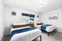 Sleeps12 - Dog-Friendly SidexSide Duplex - Large Yard/Hammocks/Firepits/Grills