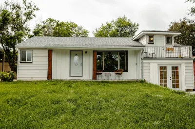 Jungle Escape - 4 BR - NEW & Modern - Wine - Backyard 더 랜치 오픈 스페이스 주변 호텔