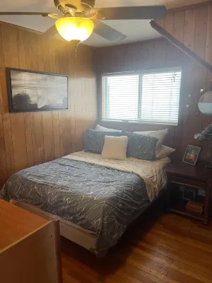 Family Fun, amazing sandy waterfront, boating, fishing and hunting Hotel a Clay Township