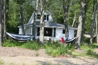 Lake front cottage with beach & dock (Pet-Friendly