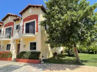 Lovely End Unit Townhouse Close to Beaches and The Famous Tres Trapi Beach.