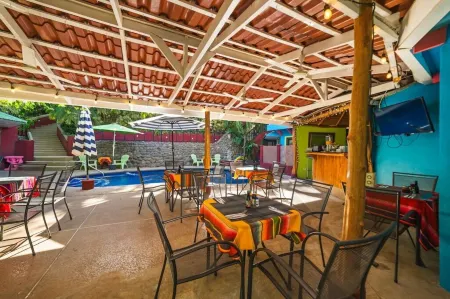 Tamarindo Village Hotel Отели в г. Тамариндо