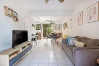 The Tranquil Coco Townhouse: 300 Meters from the Beach!