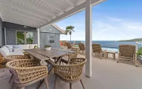 Gorgeous 5-BDRM Villa Maxine- Located on Famous Peterborg- Pool- Oceanside
