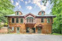 Cozy Retreat with a Hot Tub!