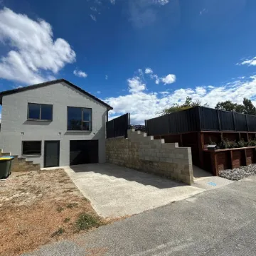 Elevated Mountain Views on Waenga