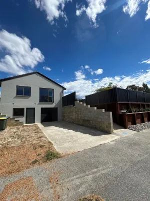 Elevated Mountain Views on Waenga Hotels near Cromwell Heritage Precinct