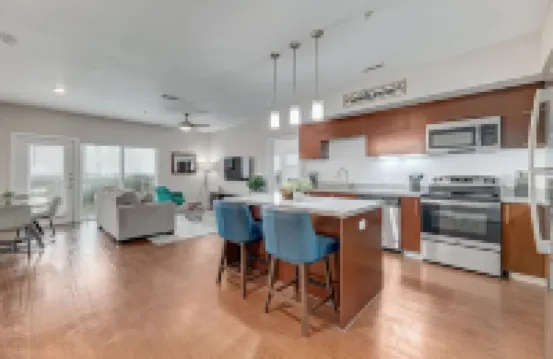 Plush 2Br Cal King Suite Close to Everything