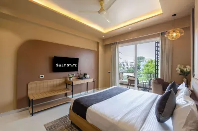 Saltstayz Premier - Sector 50 & Golf Course Ext Road Hotels near Pyramid square commercial