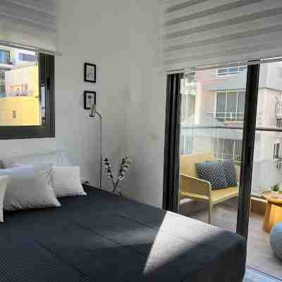 Near Beach & Market Beautiful 4 Bedroom Apartment Rooms