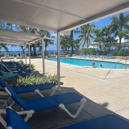 The Pod, Sunset Crest, Holetown