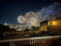Grandiose!, Ground floor, 3 Bedrooms! Vue Chateau!!! Renovated, Air-conditioned, Free parking