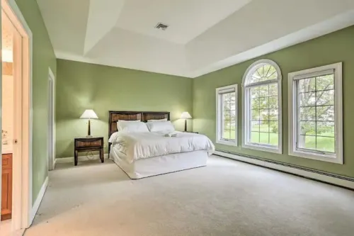 Magnificent Villa, Private Pool, Fire Pit w/Huge Backyard Hotels in Chester