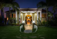An Ultra-Luxurious Resort Style Ocean View Villa. Optional Yacht, Fully Staffed!