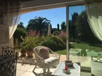 Appartment of charm in a villa of standing with swimming pool
