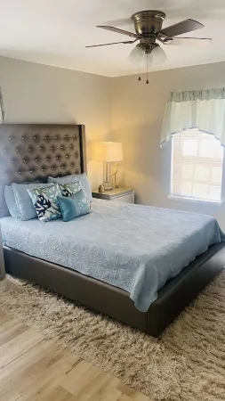 Cozy cottage minutes away from great fishing and ferry to the island!