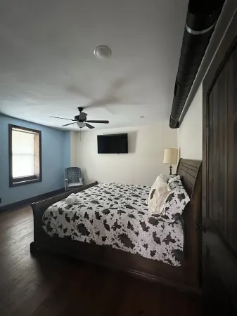 Downtown apartment in Vernon Отели в г. Вернон