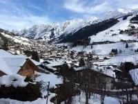 4-star apartment in a magnificent Savoyard chalet - 50 m from the slopes