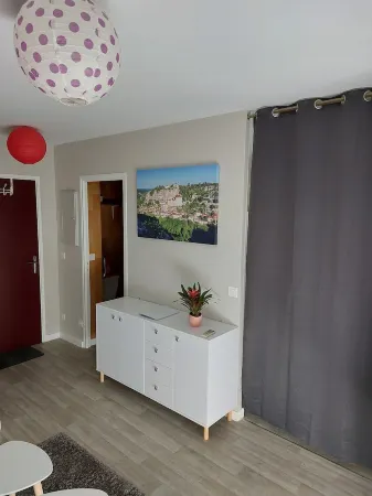 Studio type T2, hypercentre, furnished with air conditioning and parking