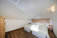 New apartment, superb lake and mountain views.