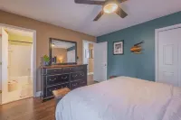 Heart of Athens! Beautiful Townhouse, 15 Minute Walk to Stadium, Downtown.