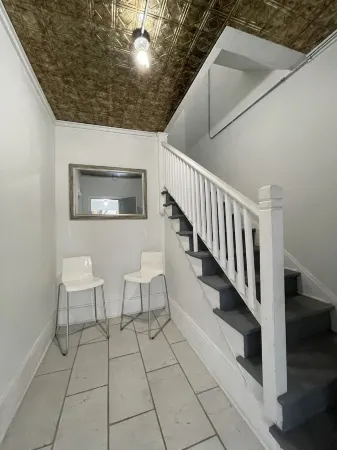 Central ICT.Z Отели рядом с достопримечательностью «The Keeper of the Plains»