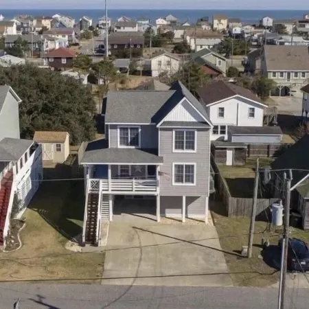 Beautiful vacation home in Kill Devil Hills. Enjoy the ocean and the sound.