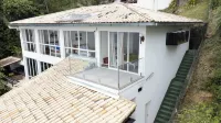 Ponta Leste - Beautiful house in a gated community with pier and beach x1f3dd;. Hotel a Angra dos Reis