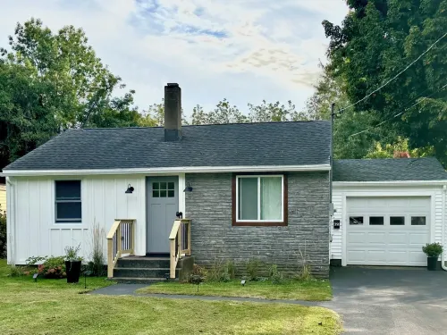 2Bd 1Ba fully renovated private home In Utica, NY. Minutes to everything