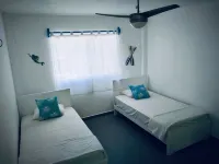 Moderna casa familiar de playa. A solo una cuadra del mar.