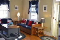 Affordable Family Getaway Sleeps 7, Near Bike Path, Beach, Golf, Harwich Center