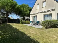 HOUSE NEAR THE SEA