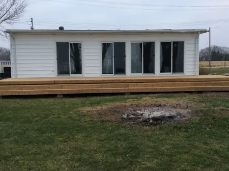 Fantastic Lake View! Quiet, Clean w/Deck, BBQ & Fire pit* Walk to 3 Wineries Отели в г. Essex