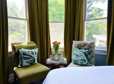 Moroccan Jungle. Parking|Yard|FirePit|Wine|HomeGym Hotels near Belvedere Square