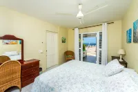 Charming oceanfront villa, great house reef near restaurant and dive operation