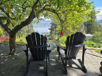Quiet location with stunning view, close to downtown, wineries, beaches Hotels in West Kelowna