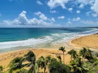 Beachfront Condo with Amaing Ocean View. Walk to Beaches & Restaurants ルキリョのホテル